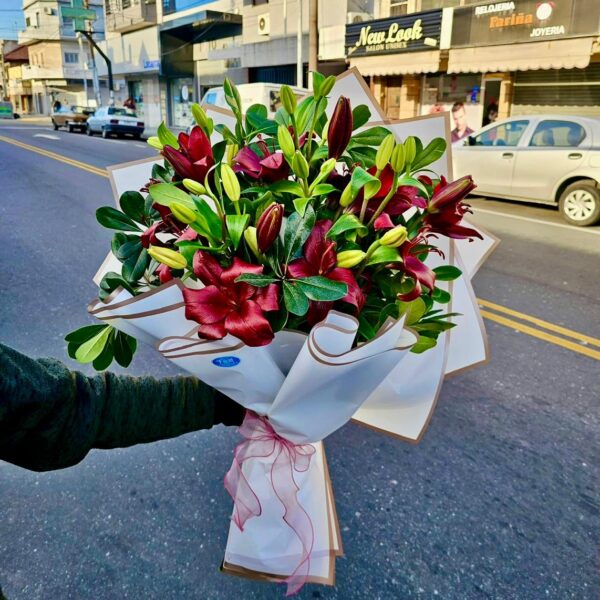 Ramo de Liliums Bordo