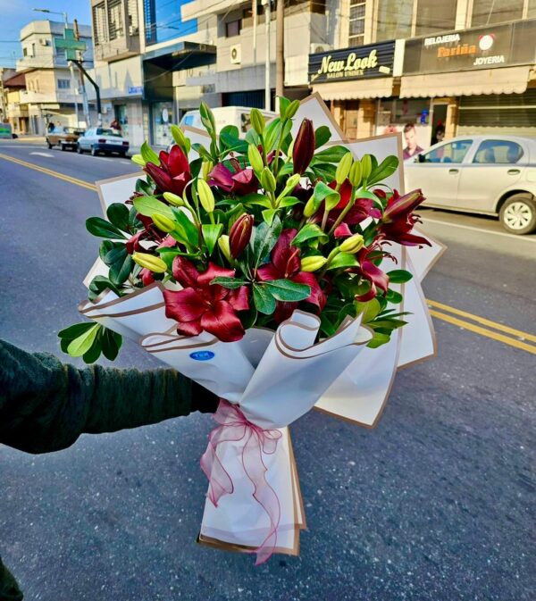 Ramo de Liliums Bordo