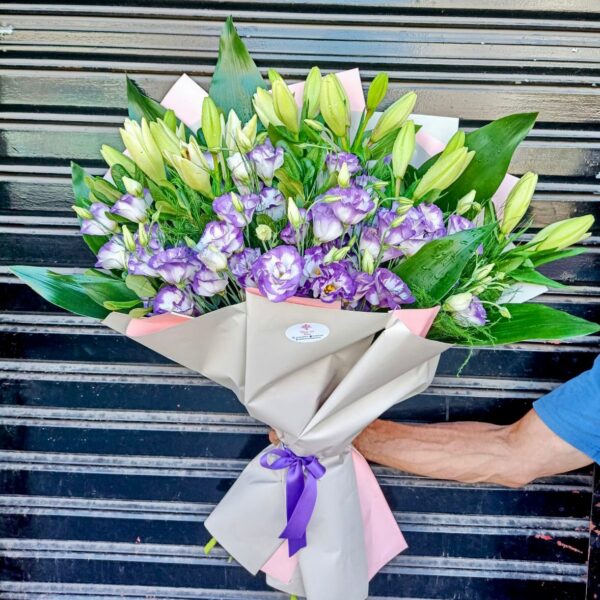 Ramo de Lincianthus y Liliums Blancos