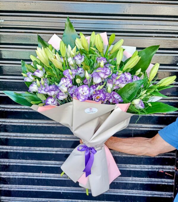 Ramo de Lincianthus y Liliums Blancos