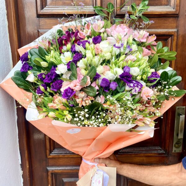 Ramo de Lincianthus y Astromelias Premium