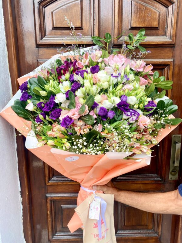 Ramo de Lincianthus y Astromelias Premium