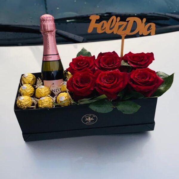 Box de Rosas Rojas + Bombones + Chandon + Topper " Feliz Dia"