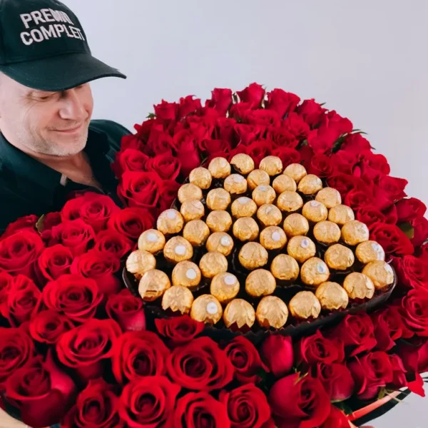 Corazon de 100 Rosas Rojas y Ferrero Rocher