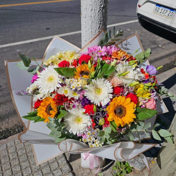 Ramo Multicolor Deluxe " Diselo con Flores"