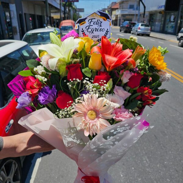 Ramo Multicolor Diselo con Flores  - Graduacion 2026