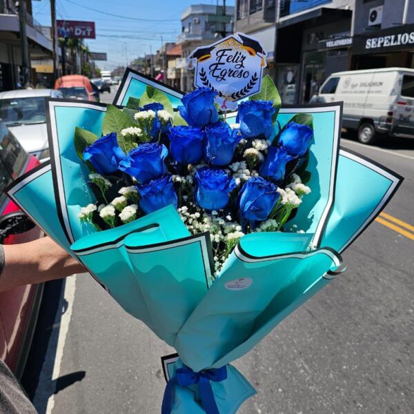 12 Rosas Azules Importadas + Cartel de Graduacion