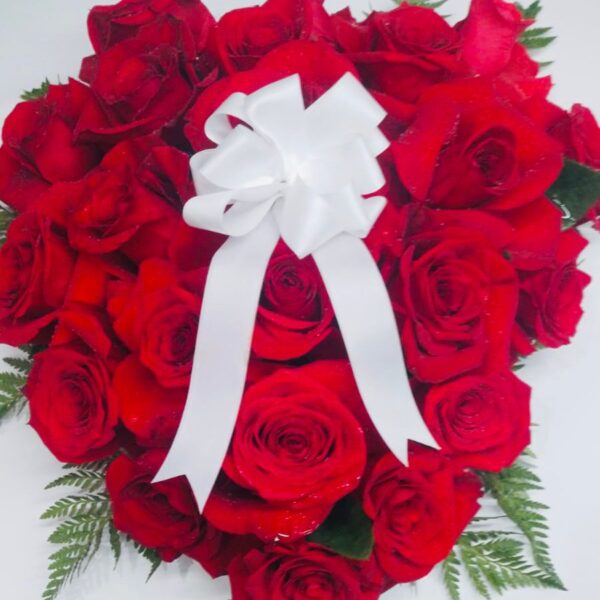 Corazon de Rosas Rojas Funebre