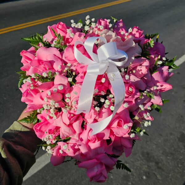 Corazon de Rosas Rosadas Funebre